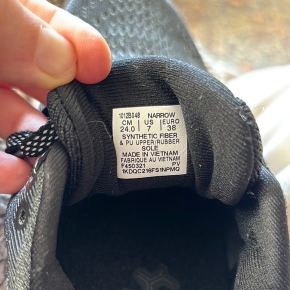 NWOT ASICS Women’s Black Running Shoe - Picture 9 of 9